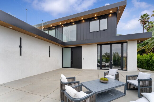 Building Photo - 9031 Alto Cedro Dr