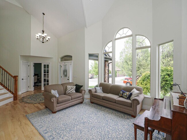 Building Photo - 4 Bedroom, 2.5 bathroom Bluffdale Home