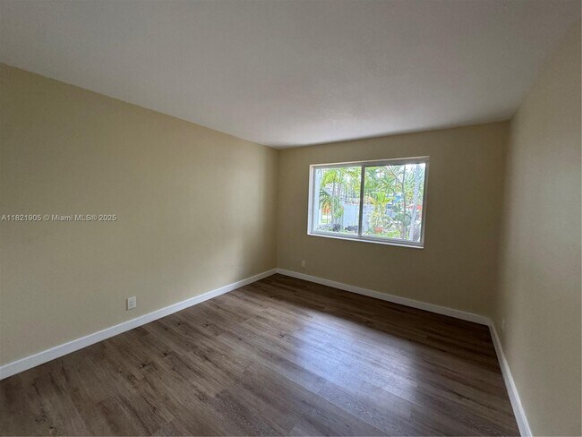 Building Photo - 707 S 19th Ave