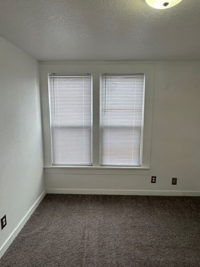 Building Photo - RENOVATED UPSTAIRS 2 BEDROOM HOME- FULL PRIVATE UPPER LEVEL