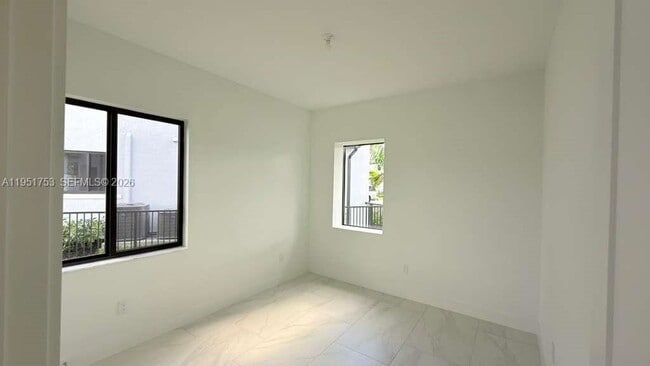 Building Photo - 19700 NE 14th Ave