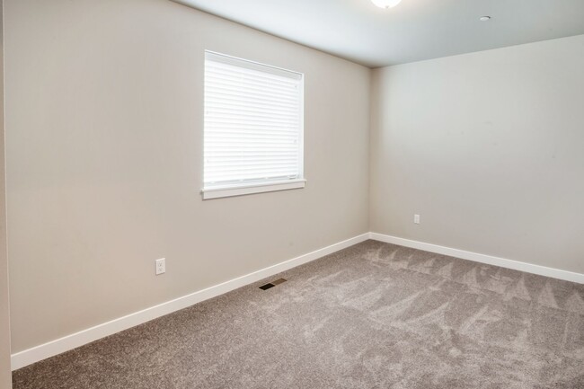 Building Photo - Newly Built 5bd 2.5ba in LSSD