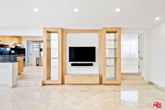Building Photo - 516 1/2 Hill Street Unit