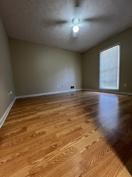 Building Photo - 570 Grimes Pl