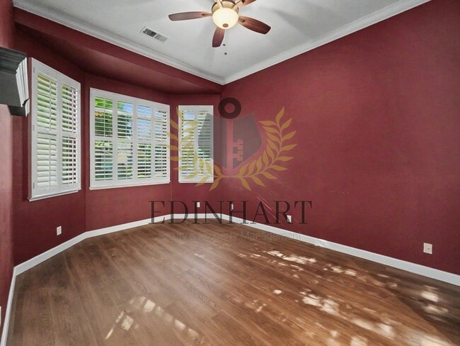 Building Photo - 818 S Apple Ave