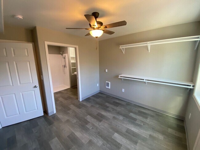Building Photo - 4310 Sacramento Ct NE