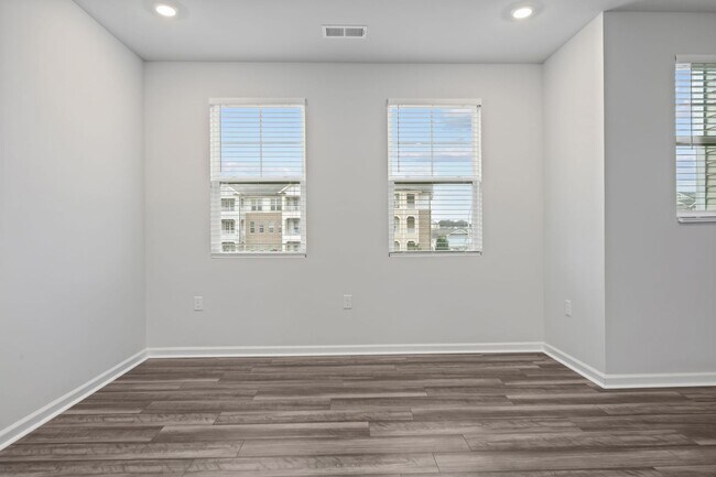 Building Photo - Raleigh Living Made Easy – 3BR Townhome w/ Amenities & Prime Location