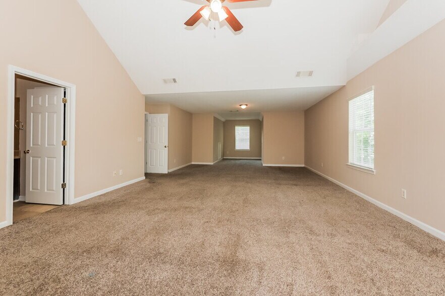 Building Photo - 369 Kentwood Springs Dr