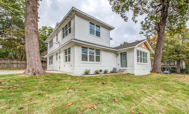 Building Photo - Elegant Midtown Memphis Single-Family Home...