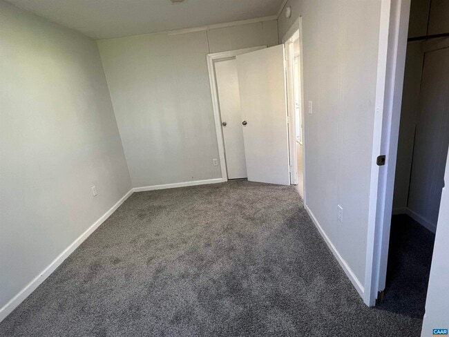 Building Photo - 1307 King St