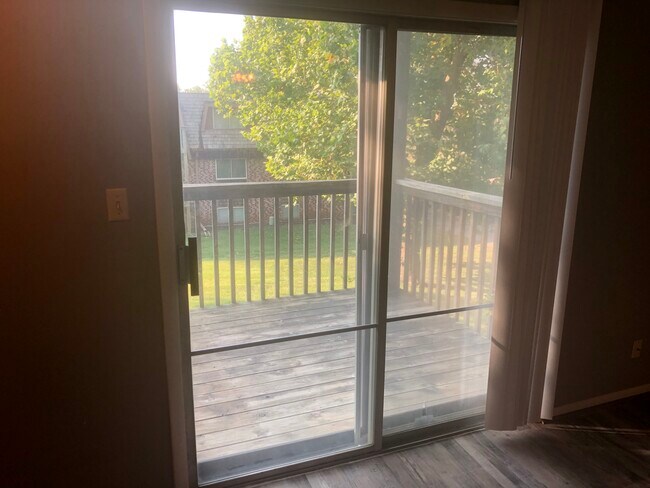 Great deck - 2325 SW Briarwood Plz