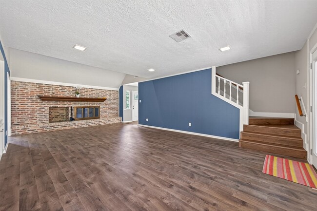 Building Photo - 105 Glenmora Ct