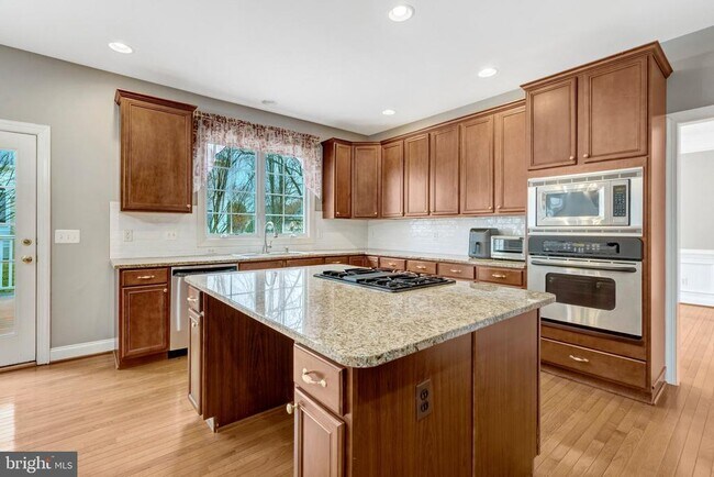 Building Photo - 15053 Doral Pl