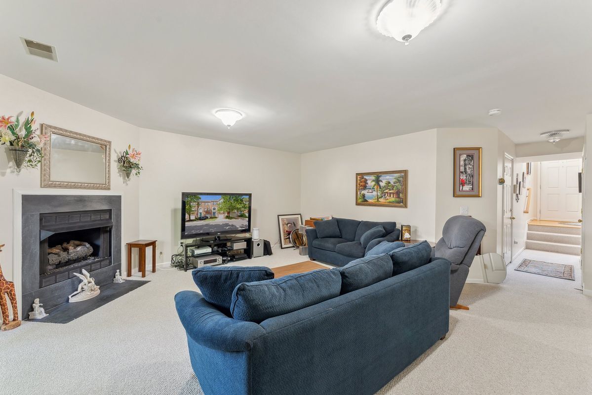 Building Photo - 11450 Abner Ave