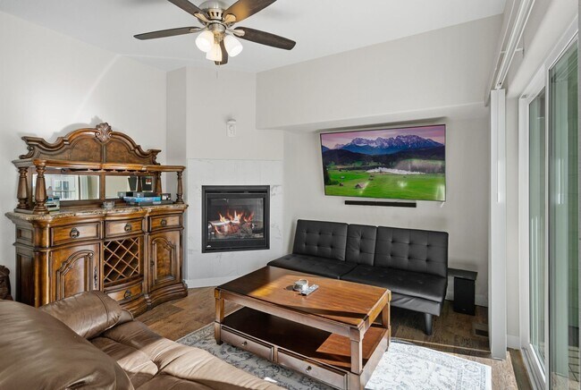 Building Photo - Great Location Woodland Park Townhome!