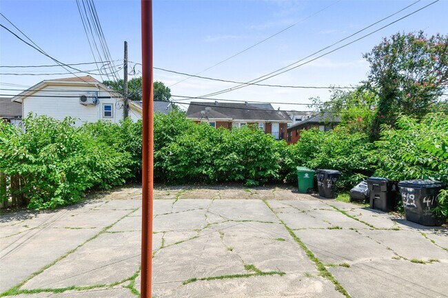 Building Photo - 419 W Polk St