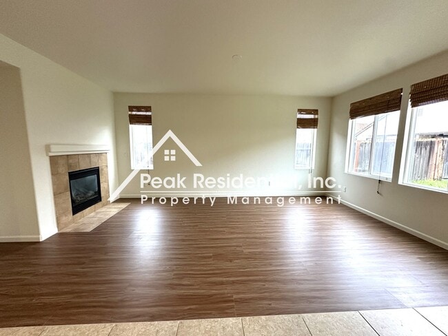 Building Photo - 1811 Waterfall Dr