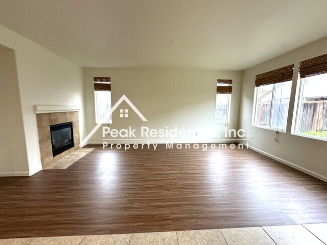 Building Photo - Spacious Marysville 5bd/3ba Home With Loft Area!