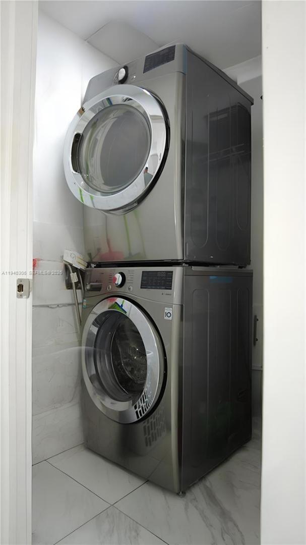 Building Photo - 2741 SW 67th Ave