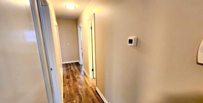 Building Photo - 401 Bethel Dr