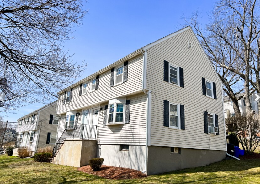 Building Photo - 104 Forest St