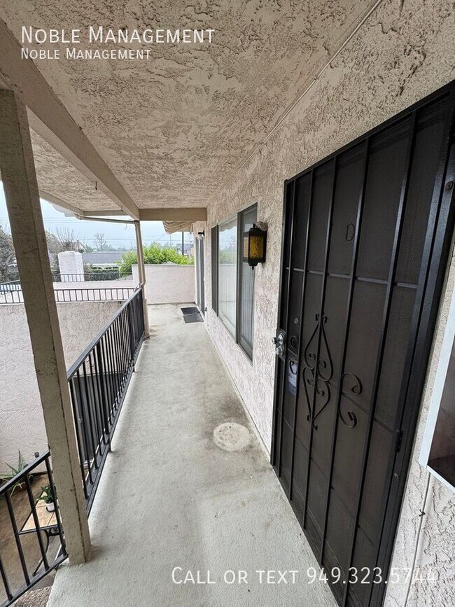 Building Photo - 2721 E Almond Ave