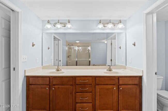 Building Photo - 2400 Grandiflora Blvd