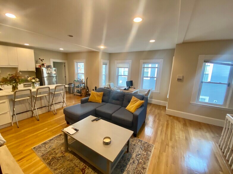 Building Photo - 18 Chandler St