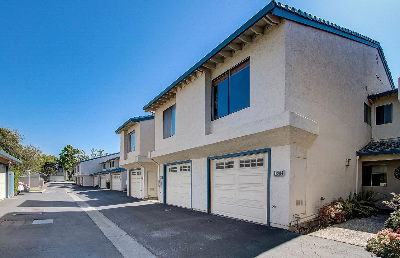 Building Photo - 1303 Victoria Ter