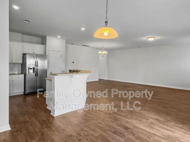 Building Photo - 209 Firewheel Ct