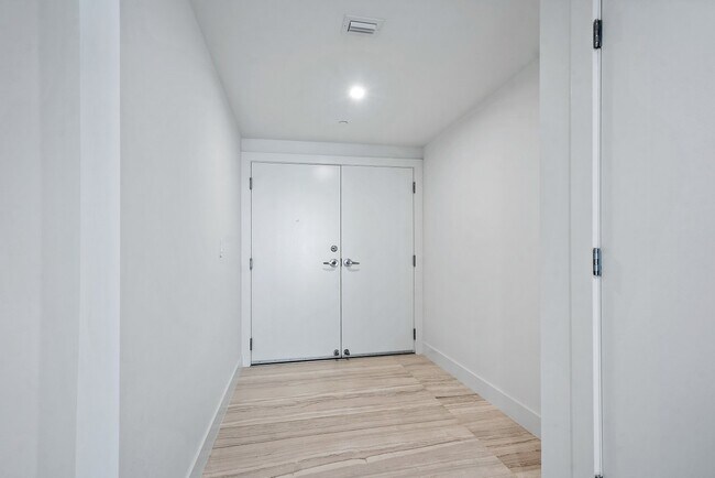 Building Photo - 730 N Ocean Blvd