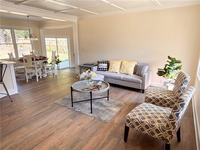 Building Photo - 1912 Canmont Dr NE