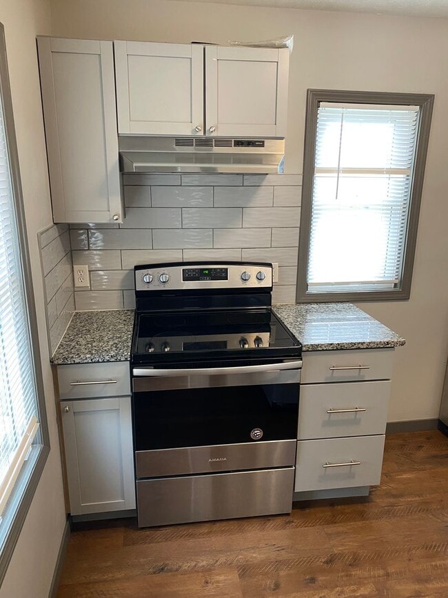 Building Photo - Fully Updated 3 Bedroom 1 Bath House for Rent