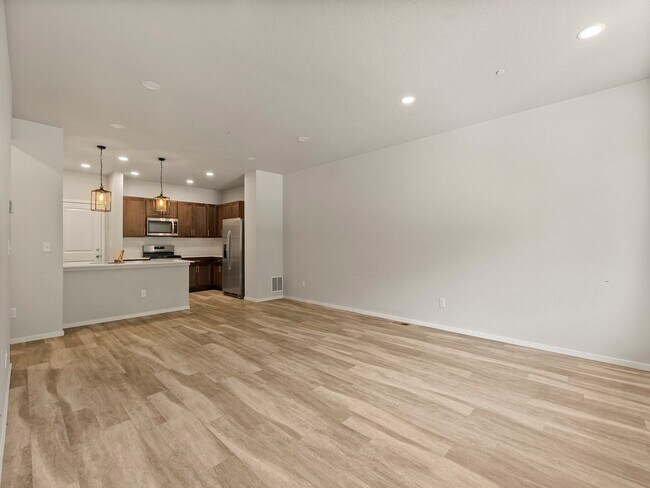 Building Photo - Beautiful 3 Bed 2.5 Bath Townhome in North East Fort Collins!