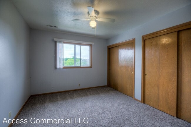 Building Photo - 2520-2528 S 60th St