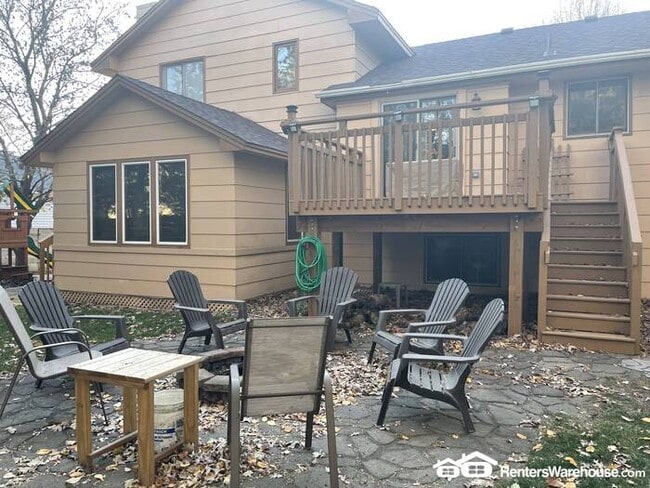 Building Photo - Unique 5BR/4BA 5 Level Home Available 11/4!
