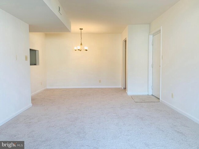 Building Photo - 200 Chesterfield Ln