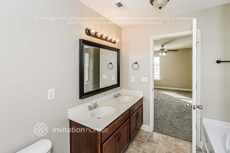 Building Photo - 4193 Broadstairs Dr SW