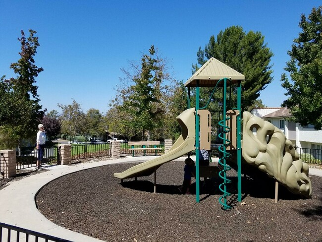 Building Photo - 237 Green Lea Pl