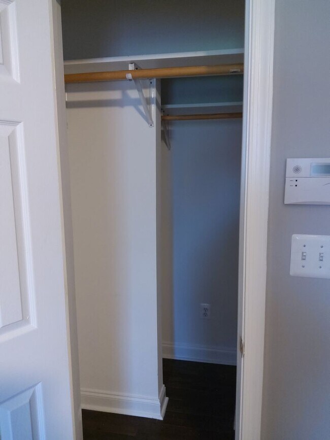 Building Photo - Ready to Move In 2 Bedroom near Ravens Stadium w/ Two Decks!