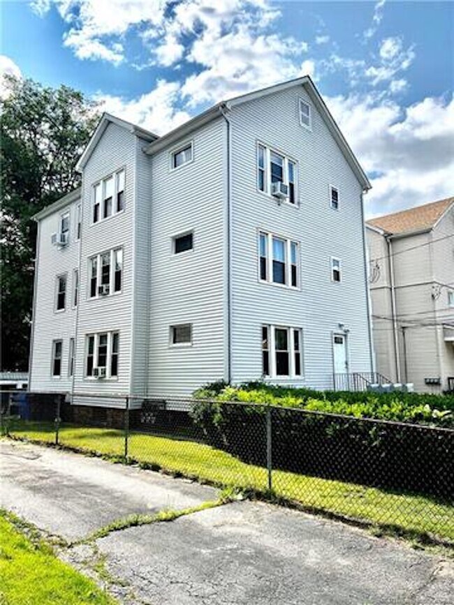 Primary Photo - 67 Brooklawn St