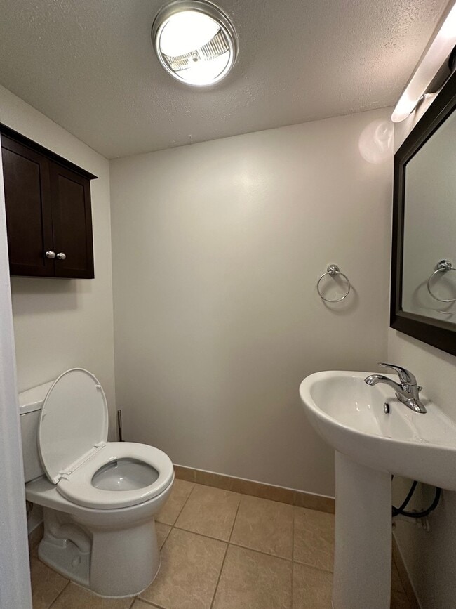 Building Photo - 1919 Finchley Ct