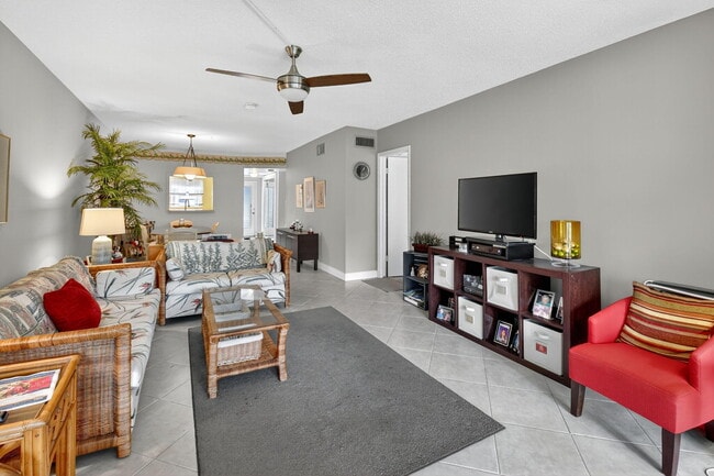 Building Photo - 2860 SW 22nd Ave