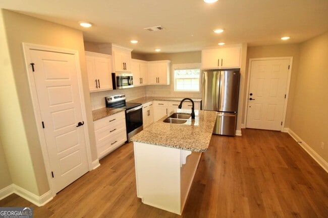 Building Photo - 403 Madison Ave