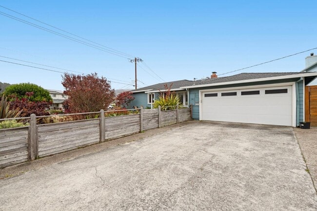 Building Photo - 796 Crespi Dr