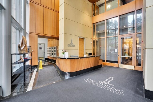 Building Photo - 345 N La Salle Dr