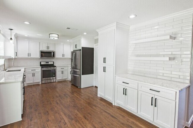 Building Photo - 304 S Grove Rd