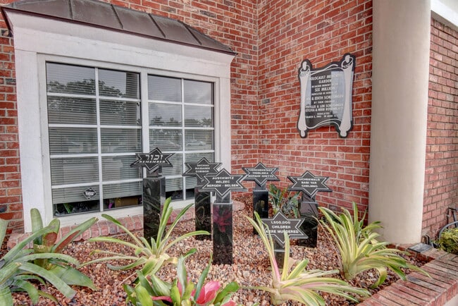 Building Photo - 4049 Wolverton C