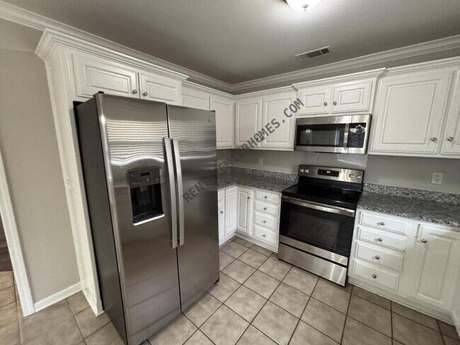 Building Photo - 26 Mustang Dr
