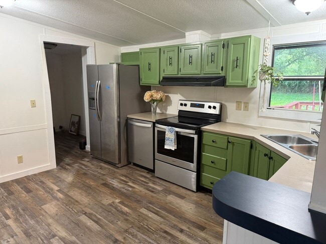 Building Photo - Move-In Ready 3/2 Home With Modern Upgrades & Country Charm